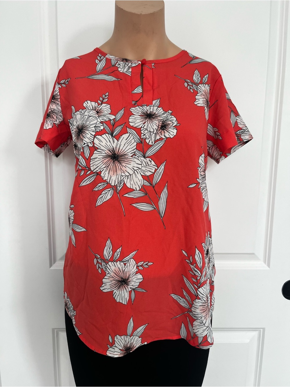 Van Heusen Coral Floral Short Sleeve Keyhole Tee